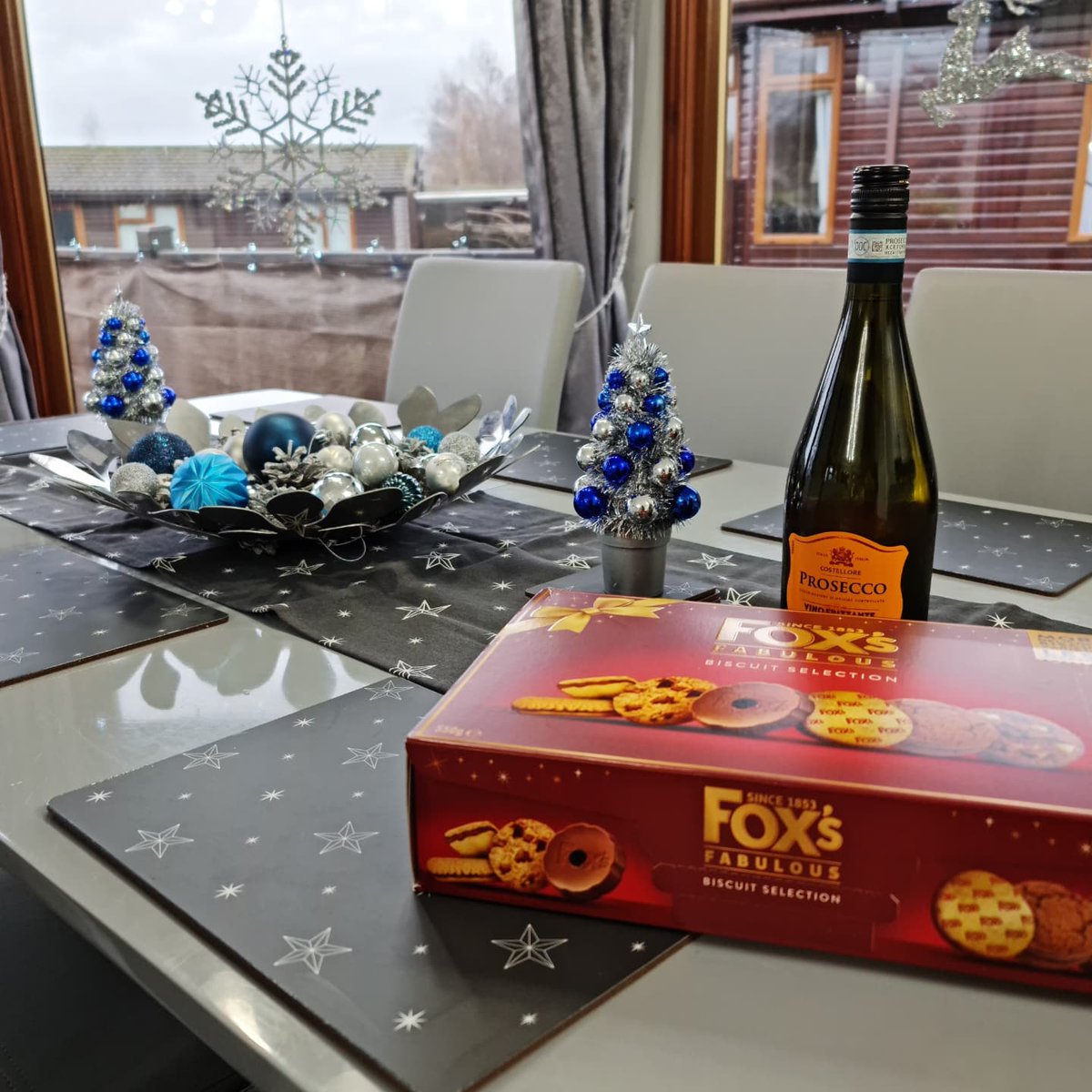 BookPackRelax's tweet photo. 🎄 It's beginning to look a lot like Christmas🎄

Last remaining 2021 dates 🤩

6th Dec - 10th Dec - 4 nights - £549 ⛄ 
13th Dec - 17th Dec - 4 nights - £549 ☃️ 

All prices are for upto 8 guests in our Lakeside, Luxury, Hot tub lodge 😍 https://t.co/1jpQDblrFi