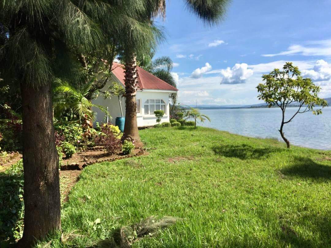 Iko...une ile sur le lac Kivu..