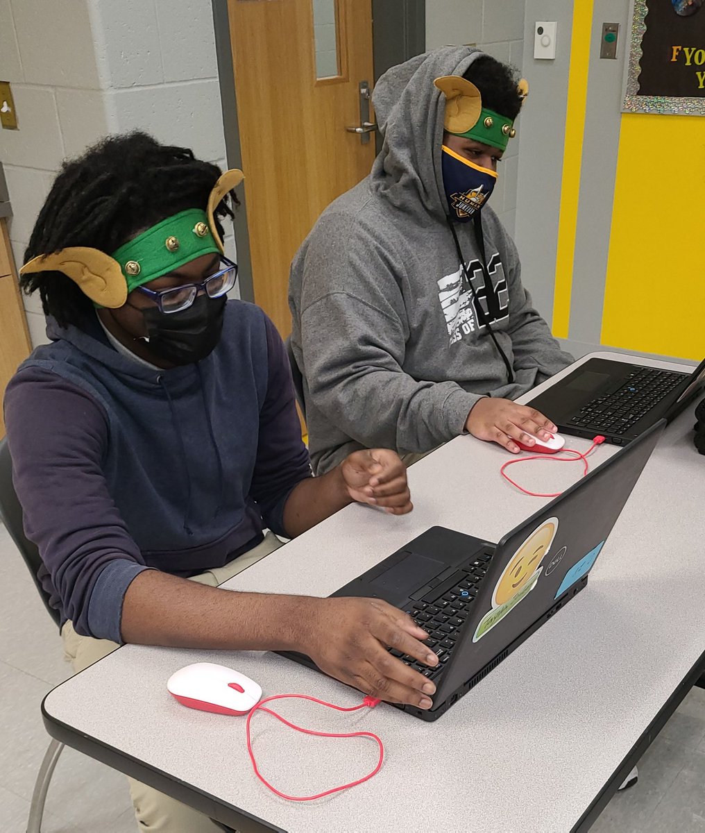 EBR_CTEC's tweet image. Our elves know how to code!  @ebrpschools #workfordevelopment can be fun.