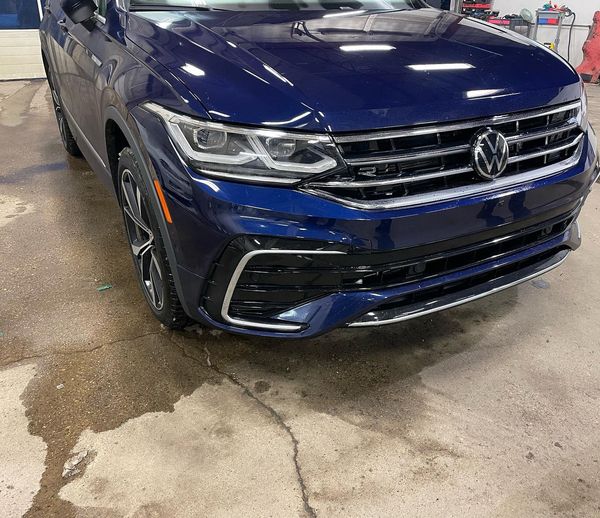 MingShineCo's tweet photo. This Volkswagen Tiguan came in for a Premium XPEL Package! We wrapped the hood, fenders, mirrors, front bumper, rear bumper strip, headlights, fog lights, a-pillar, doorcups and cabtop in paint protection film! Check it out!👍 #yeg #yegtraffic #yegcars https://t.co/TiTIuUq5v2