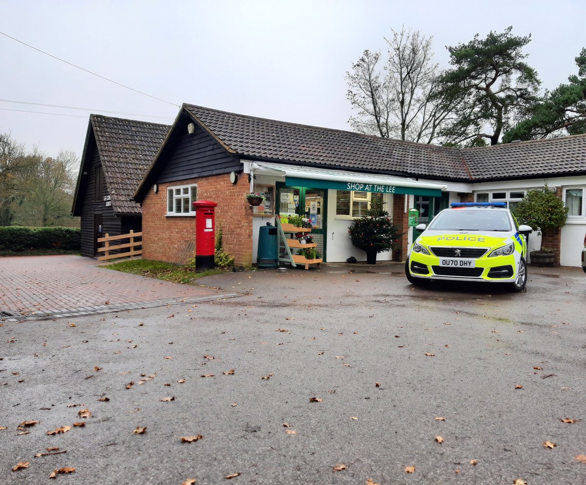 TVP_ChiltSBucks's tweet photo. Neighbourhood officers were at garden centres and a community shop today providing crime prevention support to local rural community @HildrethsGC #shopatthelee #thamesvalleycountrywatch #thamesvalleyhorsewatch #C7495 https://t.co/zUlEiHqcgA
