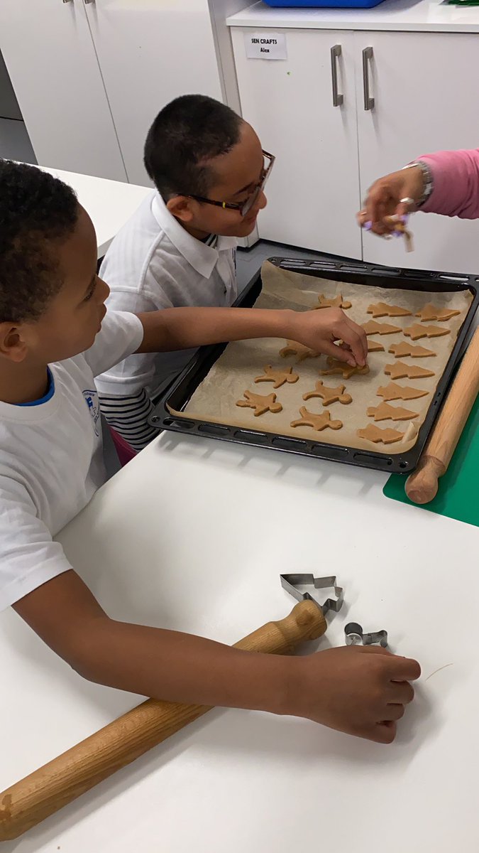 MsKBShaikh's tweet photo. Gingerbreads in the making #cookingclub @woodberrydownN4 @CockerMichaela @NewWaveFed https://t.co/LldGdmufgV