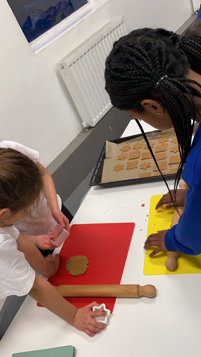 MsKBShaikh's tweet photo. Gingerbreads in the making #cookingclub @woodberrydownN4 @CockerMichaela @NewWaveFed https://t.co/LldGdmufgV