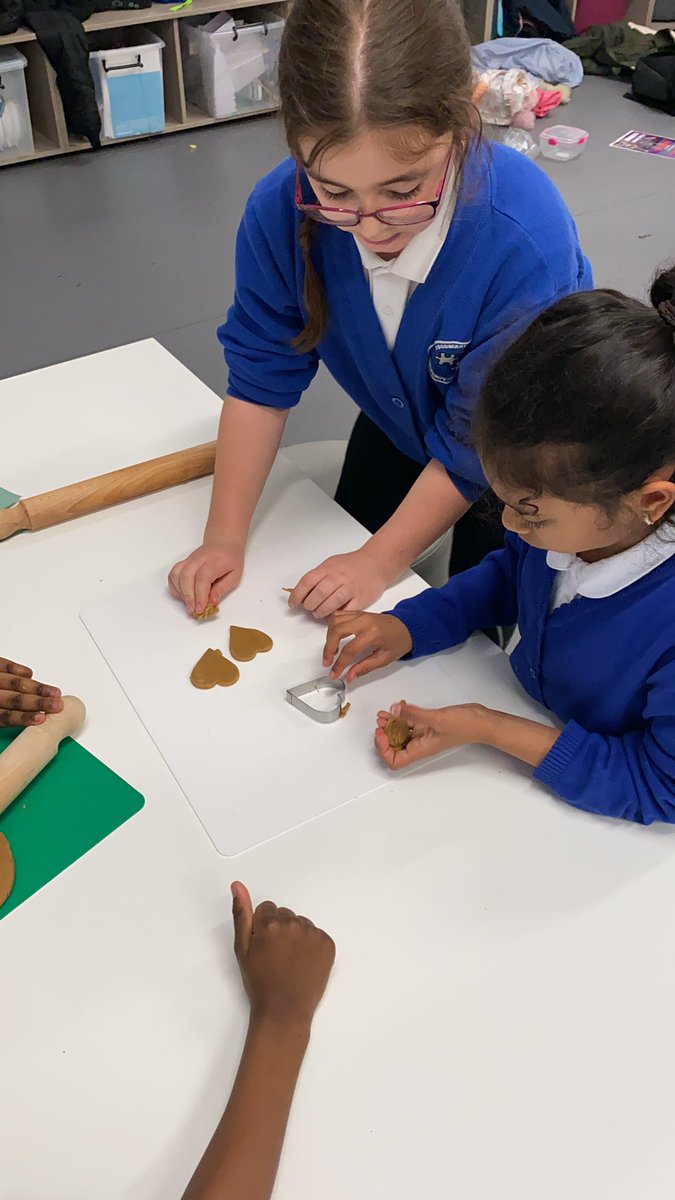 MsKBShaikh's tweet photo. Gingerbreads in the making #cookingclub @woodberrydownN4 @CockerMichaela @NewWaveFed https://t.co/LldGdmufgV