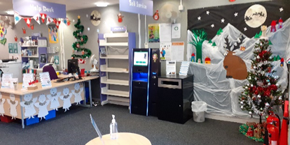 NottsLibraries's tweet photo. Check out these fantastic Christmas displays at #RadcliffeLibrary! π https://t.co/J1Ar36Qvi2