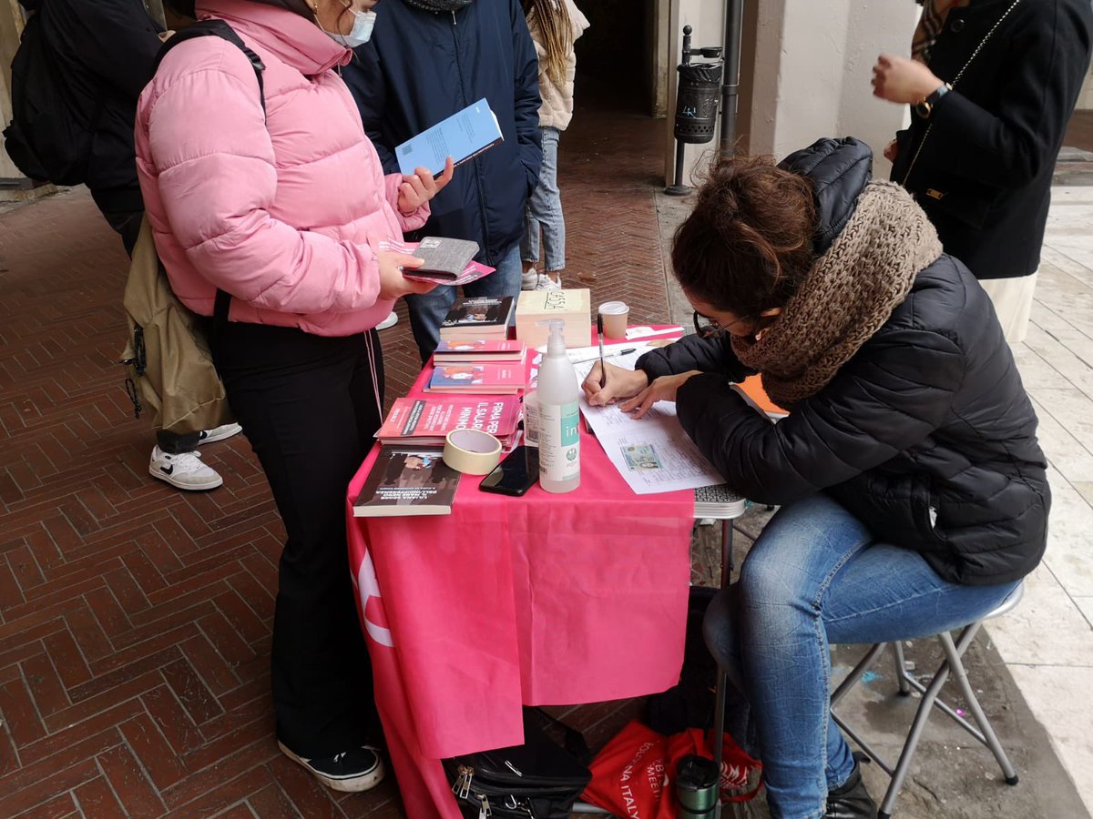 BPossibile's tweet photo. “Firmo anche per #Renatino.”

#salariominimo #Bologna #piazzaScaravilli #3dicembre https://t.co/4XZpFB8ANy
