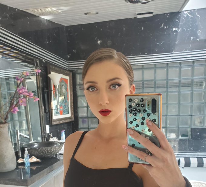 Goodmorning 😛😘🥰 https://t.co/WpWwiO30vW<a href="/tag/lifeisgood"class="tags"><span>#lifeisgood</span></a><a href="/tag/buslife"class="tags"><span>#buslife</span></a>