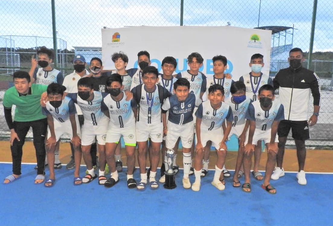 deportes_qroo's tweet photo. #Futbol ⚽
Se corona #HalconesFC de #ElSalvador en Torneo Internacional #CanchadeOportunidades #Cancún2021
▶️ https://t.co/oosnhE1H1Z https://t.co/PhT0pCWlFP