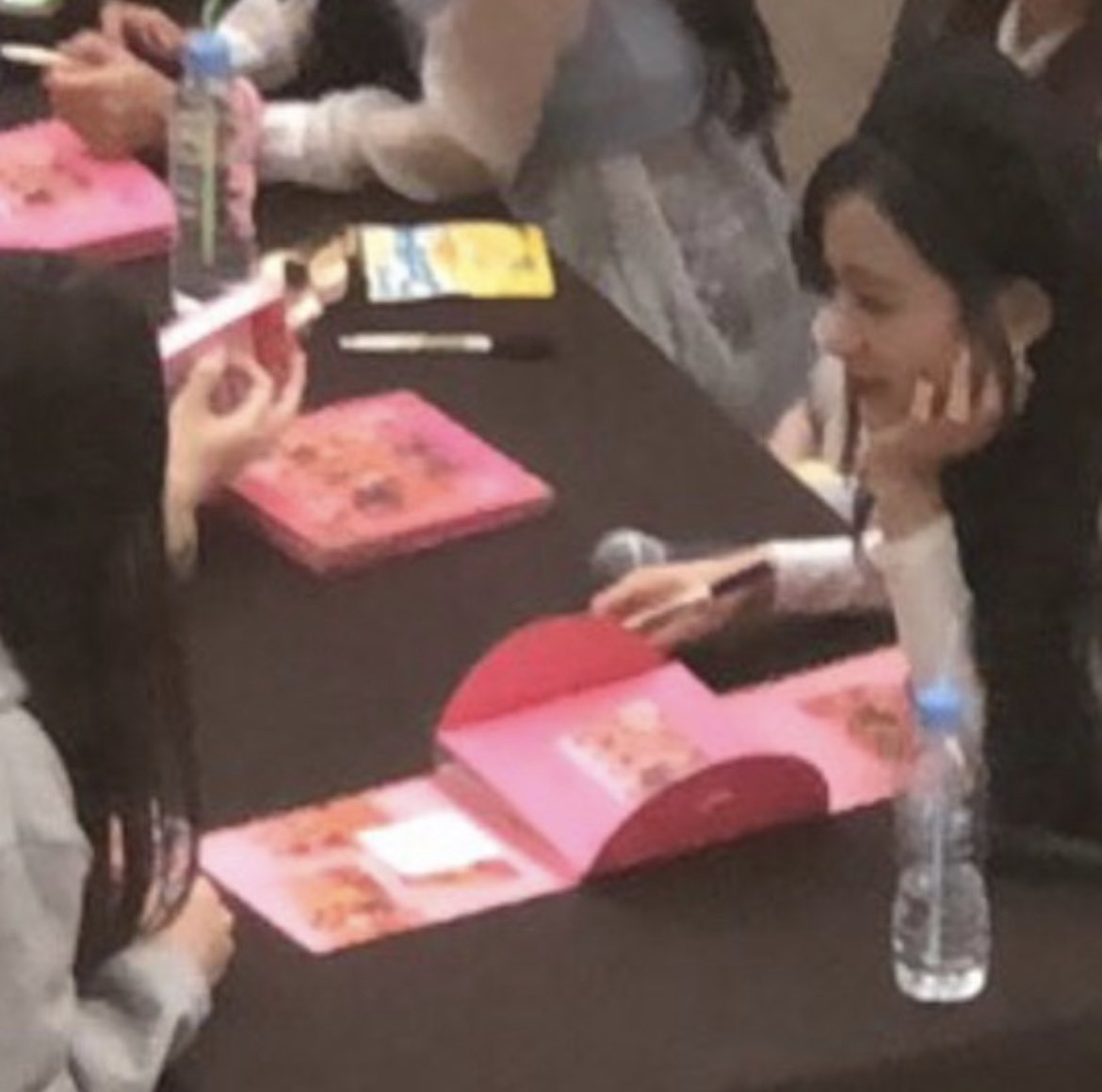 april_0409_'s tweet photo. #킹름다운갓기천사내려오신날
#Dear_JINSOL_HBD
울 솔이언니 생일축하해요🥳💚
언니 보고싶을 때마다 꺼내보는 사진들🥺🥺
언니 처음 좋아했을 때가 초등학생이었는데 벌써 입시도 끝나구 내년에 성인이라는 사실이 안 믿겨요 오랜시간 함께한만큼 언니는 내게 너무 소중한 사람💚 평생 사랑해요❤️‍🔥 https://t.co/gbVe02ogXo