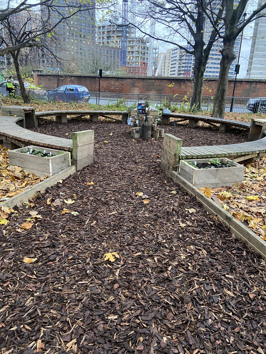 CYProjectLDN's tweet photo. A successful few hours work at the Peace Garden #CYPyouthled #Opportunities4youngpeople #byyouth4youth @LottoGoodCauses @IslingtonBC @global_gen https://t.co/jwE0wI9eTV