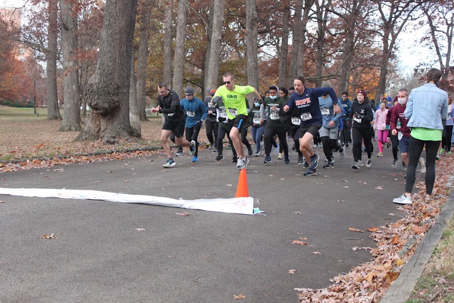 Unit4Schools's tweet photo. Central's Interact Club hosted its sixth annual 5K last Saturday with proceeds going to the @UWChampaign. A record number of participants helped raise over $3,050. https://t.co/hZu8b0fUuA
#Unit4Community #FeelGoodFriday https://t.co/gEGBXNR3zA
