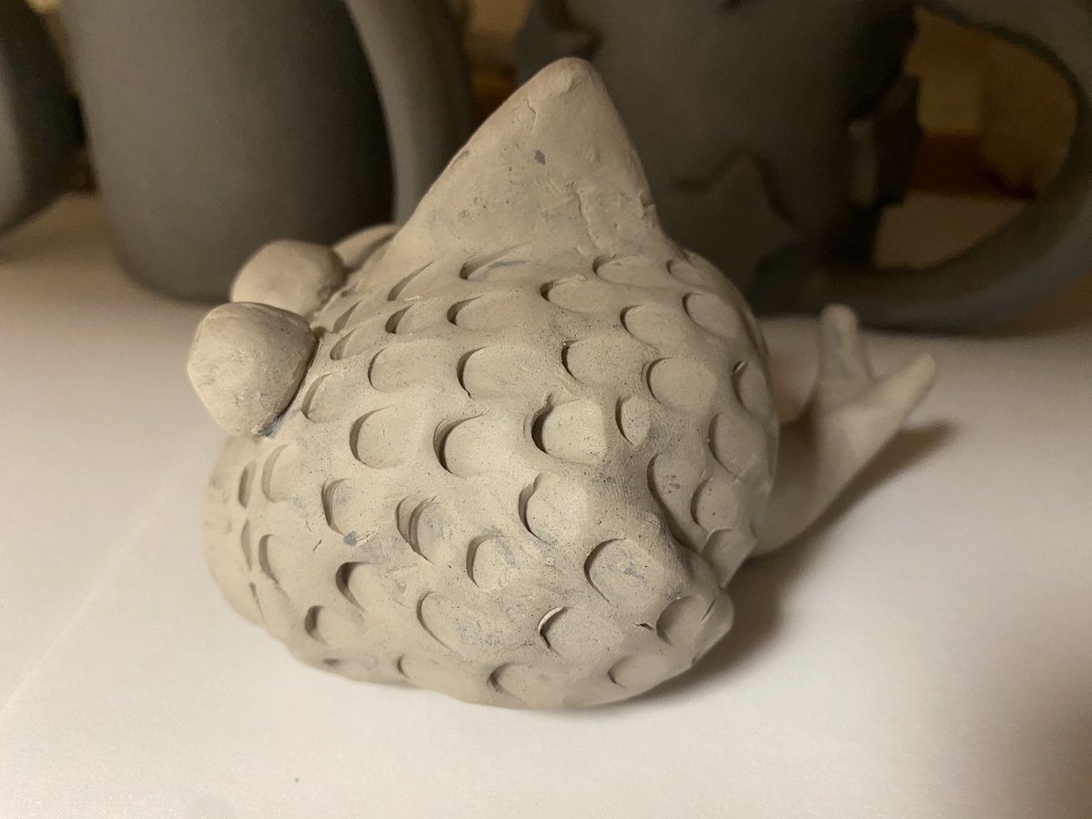 ArtsyTeacherOne's tweet photo. 6th grade artist Colton J put so much attention to detail in his clay pinch pot creation! I cannot wait to fire it and see him glaze it! ❤️ @MillardPS @BethLFink @MrsKatieHadan @BrentSnow5 #ArtMatters #RussellExploratory https://t.co/ecBbEldGke