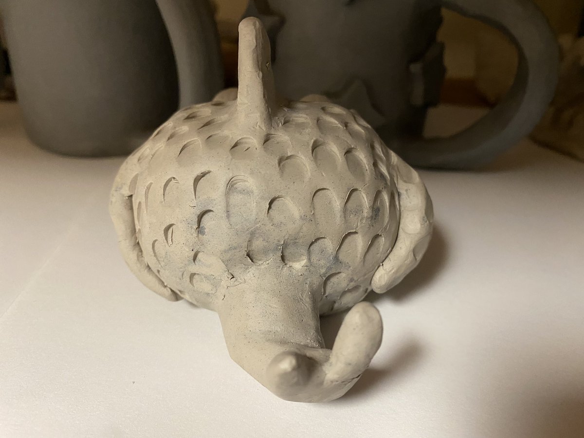 ArtsyTeacherOne's tweet photo. 6th grade artist Colton J put so much attention to detail in his clay pinch pot creation! I cannot wait to fire it and see him glaze it! ❤️ @MillardPS @BethLFink @MrsKatieHadan @BrentSnow5 #ArtMatters #RussellExploratory https://t.co/ecBbEldGke