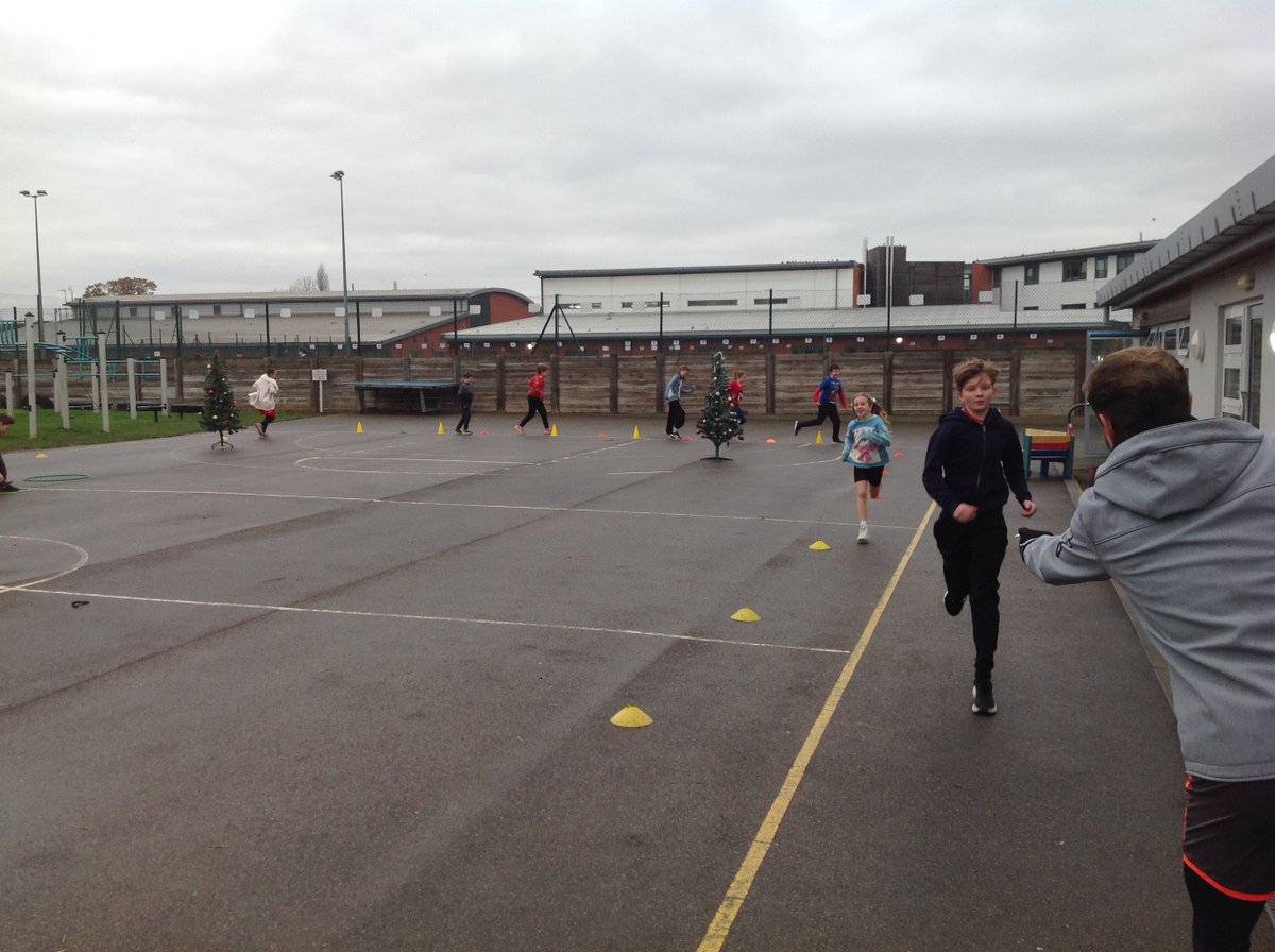 Foxes_Class's tweet image. We've put the fun in fun run today! Look at those smiling faces, even on their tenth laps. As a special treat, we even had Mrs Herrero joining our class!
Thank you very much to everyone who has sponsored the children! #festivespirit