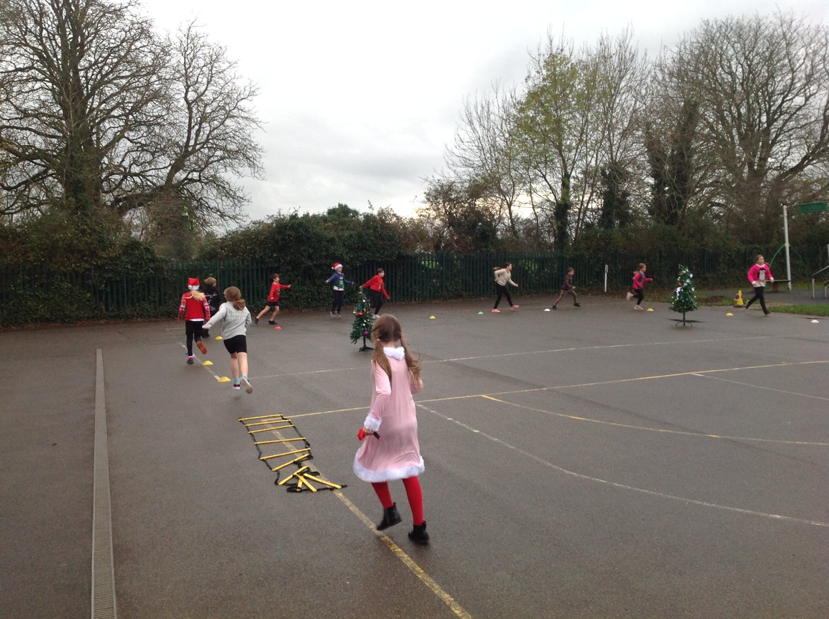 Foxes_Class's tweet image. We've put the fun in fun run today! Look at those smiling faces, even on their tenth laps. As a special treat, we even had Mrs Herrero joining our class!
Thank you very much to everyone who has sponsored the children! #festivespirit