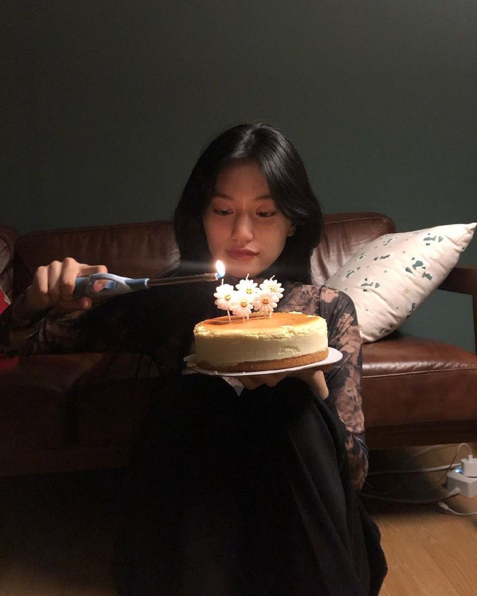chongbgc's tweet photo. ⠀⠀ ⠀ ⠀⠀⠀                

                     idk about you,
                     but im feeling 22.

⠀⠀⠀⠀ ⠀⠀ https://t.co/YjulCPKpGs