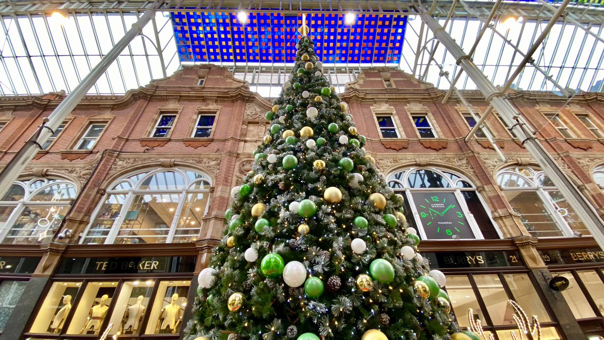 Michiko_Smith's tweet photo. @KeeleyDonovan @BBCLookNorth  #ChristmasTree is up now at #VictoriaQuater #Leeds https://t.co/SNxMSHsp04