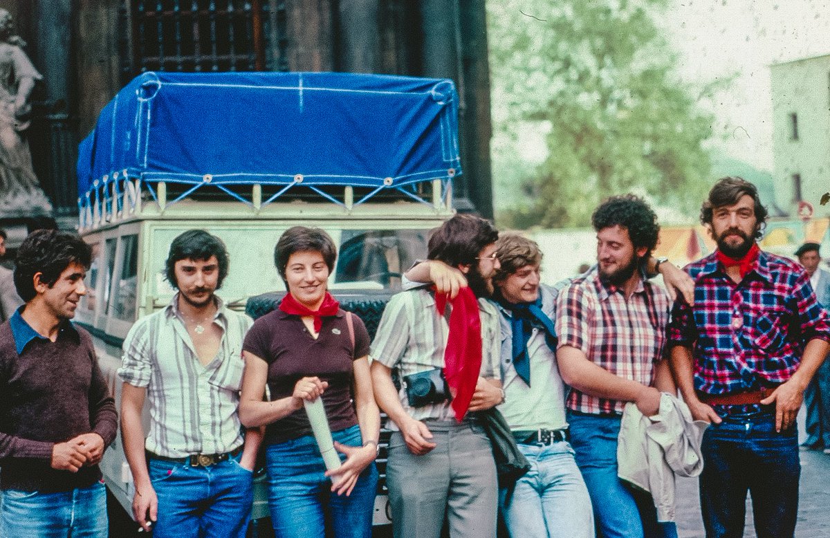 caravinagre's tweet photo. En el año 1976 un grupo de jóvenes salió desde Pamplona en 4x4 camino a #Afganistán. 

Subieron con éxito la cumbre del Shakhaur (7.116m) e inauguraron el himalayismo vasco. Pero al bajar sufrieron un terrible accidente. Murió uno de sus compañeros y otro quedó gravemente herido. https://t.co/akemK9srPT
