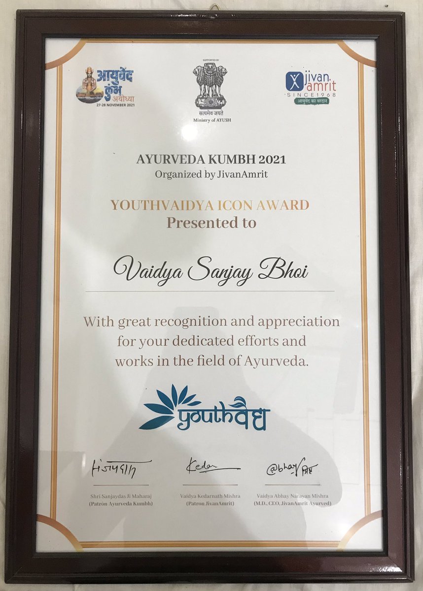 Really proud moment for our Mahisagar district. Felicitation of our proud medical officer Vaidya Sanjay Bhoi with “Youthvaidya Icon award” at Ayurved kumbh 2021- Ayodhya. Congratulations @VAIDYASANJAY3. @collectormahi @sdmvirpur1 @Nimishaben_BJP @kuberdindor @DDOMAHISAGAR