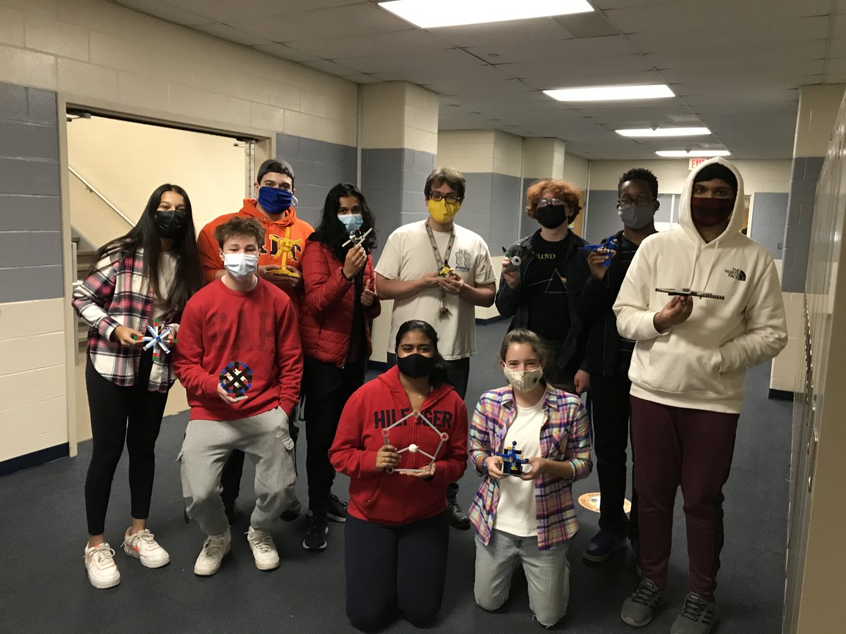 Machinimax_Prod's tweet photo. #wwphsn level 2 engineering students showcasing their stars for the @LEGO_Group 2021 #buildtogive charity challenge. I am so proud of these kids! @JonDauber @MrsMegOBrien @FaykimL @russellwray @WWPNGG https://t.co/eFji7XSb6p
