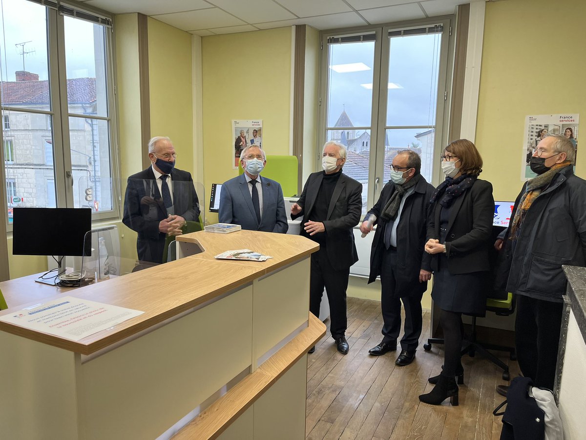 jpabelin's tweet photo. Inauguration de 3 #FranceServices à #Pleumartin #Lencloître #DangéStRomain en partenariat avec @PrefAquitaine33 @departement86 @CAChatellerault @RelanceFrance lieux de proximité d’accueil d’information &amp; accompagnement gratuits pr vos démarches au quotidien. @CPecate https://t.co/v0bQEKrcF9