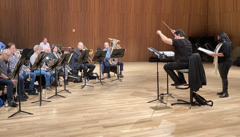 Valerie Coleman at a recording session with <a href="/TitoConductor/">Tito Muñoz</a> Muñoz and the musicians of the Orchestra of St. Luke’s @OSLMusic for their World Premiere recording of her “Fanfare for Uncommon Times”! 

📸: John Teresi / OSL