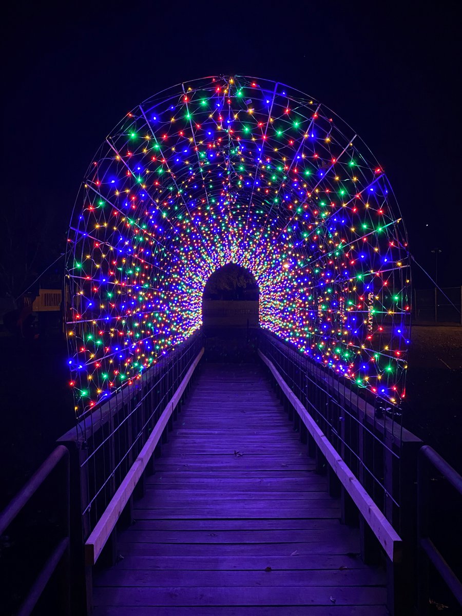 artourism's tweet photo. Searcy is the spot for holiday fun! Check out all the events happening this month at https://t.co/yFJ5GQXdpL! #VisitArkansas #ToHL https://t.co/v6bNkW4XGE