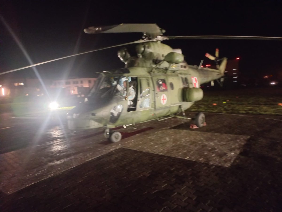 DowOperSZ's tweet photo. Kolejna misja #MEDEVAC i kolejne doświadczenia dla służby #ASAR💪.
#LZPR z Tomaszowa Mazowieckiego W-3AE 🚁, wspólnie z personelem medycznym #LPR i mobilnym zespołem ECMO, zrealizował kolejną misję. Transport ciężko chorego pacjenta z #COVID19.
Trasa: Biała Podlaska➡️Lublin. https://t.co/xvMFUlaoof