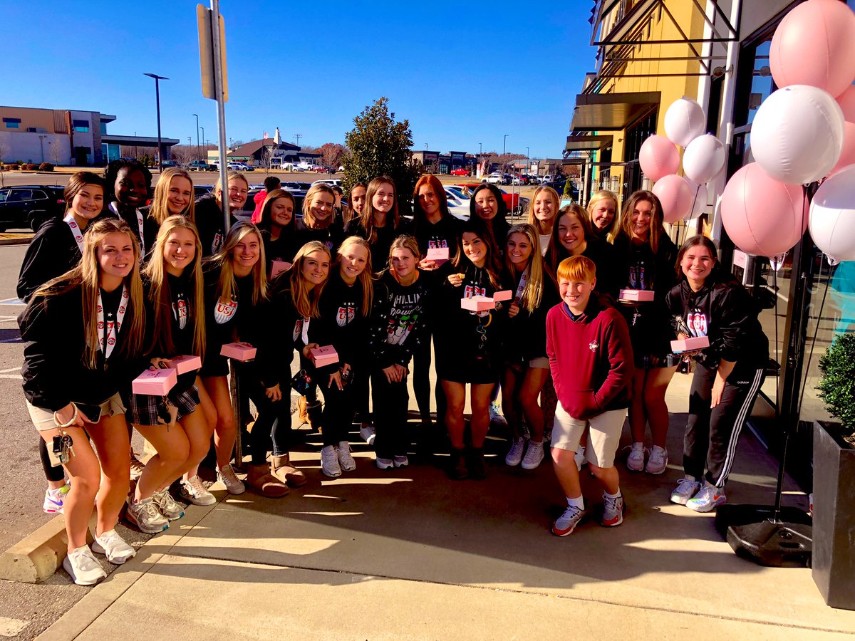 USJbruinsoccer's tweet photo. Congratulations and good luck to the Weaver family and the opening of @CrumblCookies. Thank you for showing our soccer girls some love for their achievement this season. Champion level cookies for a champion team. #bruinstogether https://t.co/rV8RODBJMP