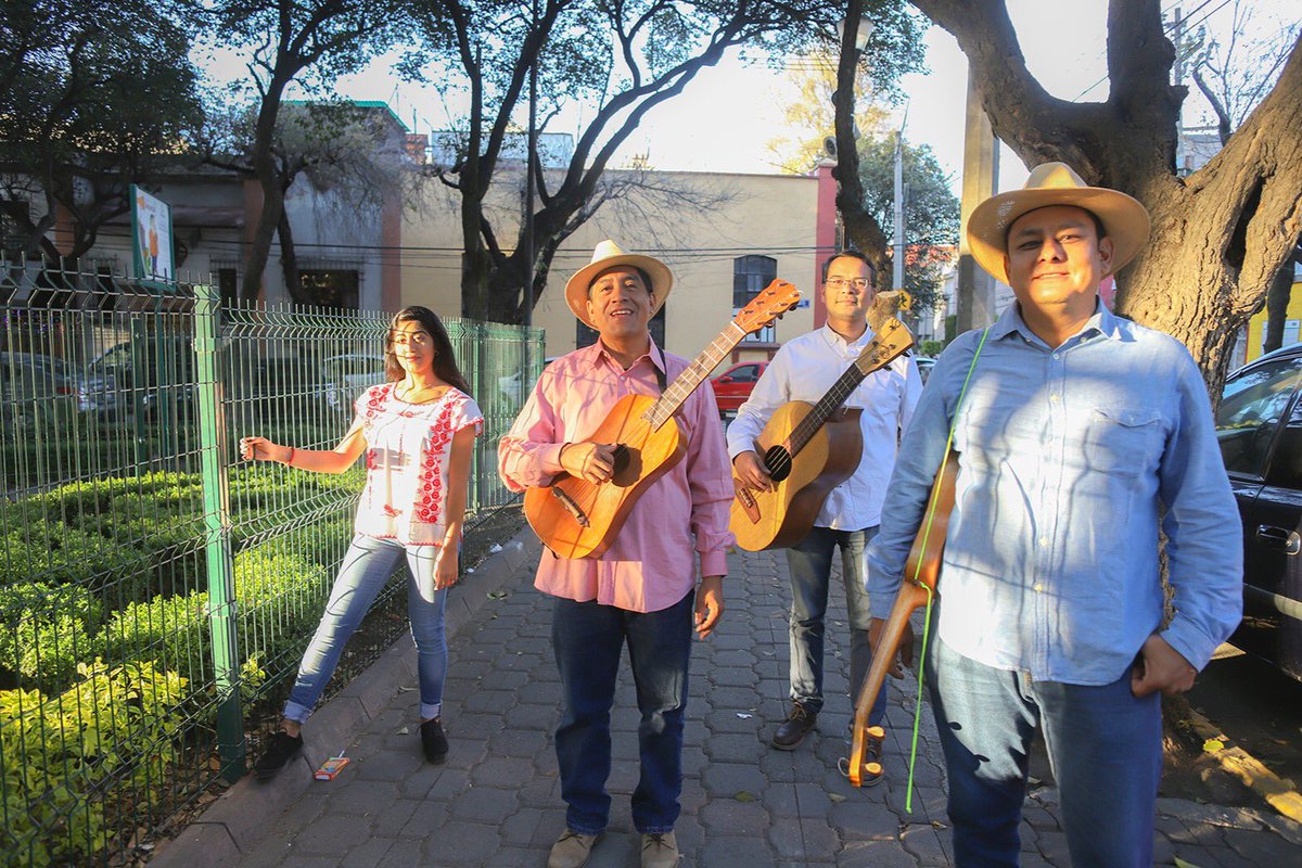 Chuchumbe1's tweet photo. Chuchumbé en concierto, hoy 3/dic/21, 15hrs, helipuerto del Complejo Cultural Los Pinos. 
#granfestivalchapultepec🌳 

#chuchumbé #SonJarocho #Veracruz #EnCantosNaturales https://t.co/BYQiYWjd8m