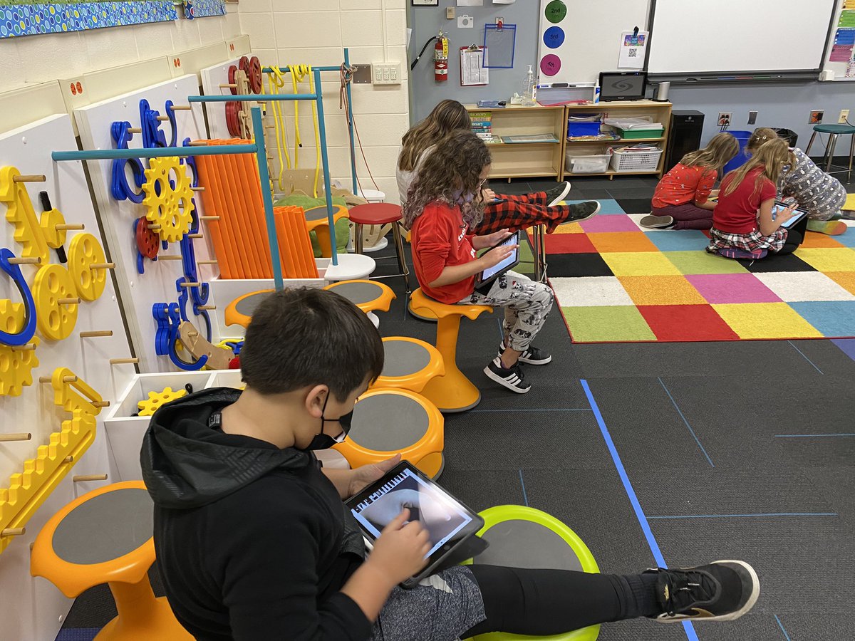 <a href="/Jgregory396/">Jen Gregory</a> class created their handimals after reading our <a href="/bluestemaward/">Bluestem Award</a> Handimals: Animals in Art and Nature. They did such a great job! #cherokeeinsoires #findingjoy67 <a href="/CherokeeD67/">Cherokee School</a>