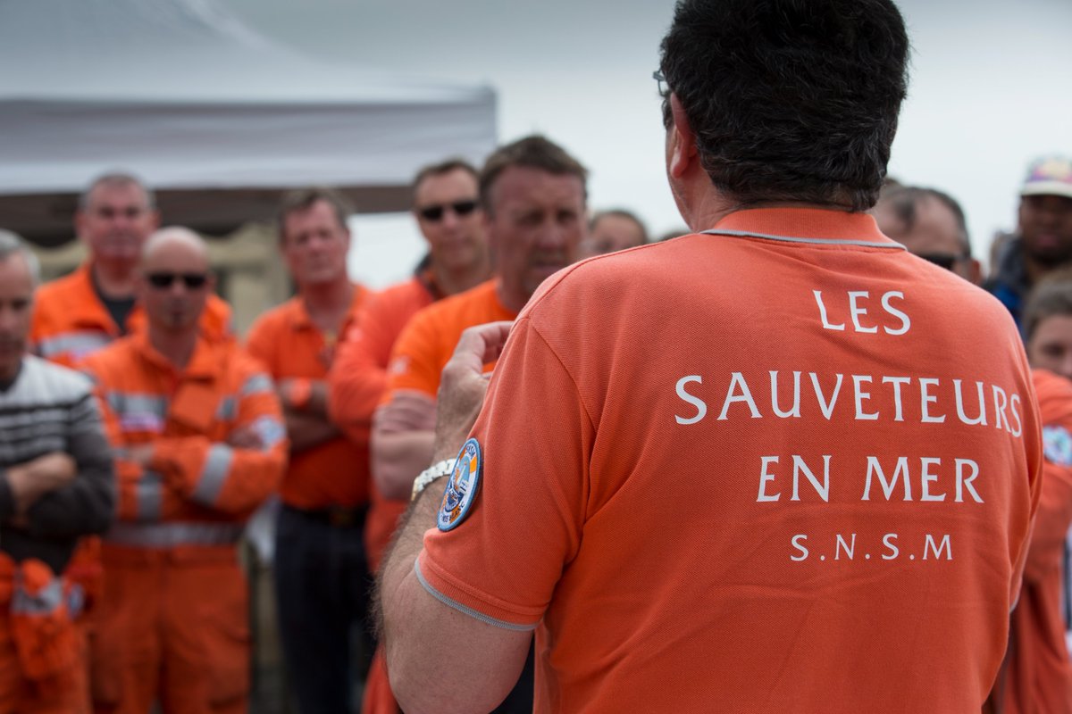 Aujourd'hui, c'est la #JournéeMondialeDuBénévolat 🤲🏻 L'occasion de mettre en lumière et remercier les 9 000 bénévoles de la #SNSM qui font partie de la grande famille des #SauveteursenMer 🧡
Photos 📸 Léo Joachim, Pierre Paoli, Cyrille Dupont