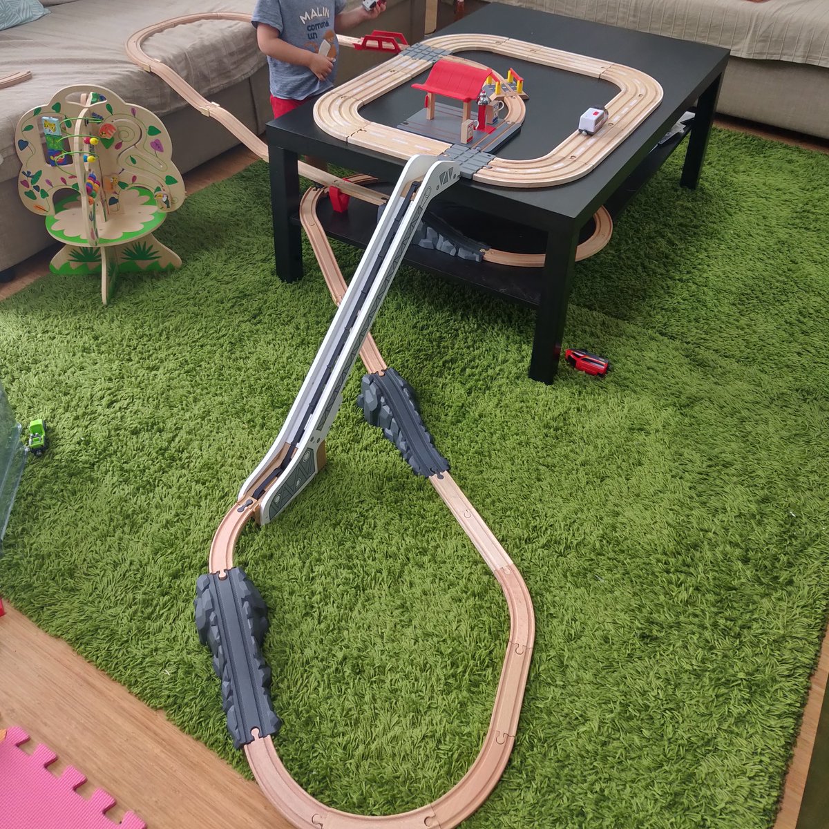 Toy Train Tracks tweet media
