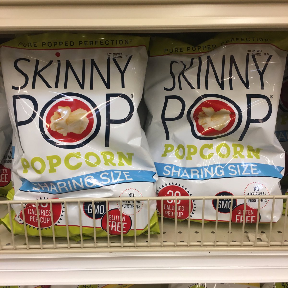 CurtisSChin's tweet photo. #Random. #ImSoOld I can remember when #popcorn was a simple, healthy snack touted by President Jimmy Carter.
#America! 🇺🇸 From skinny popcorn to Snickers popcorn. And yes, #TwixPopcorn is also a thing. 🍫🍿 #SnickersPopcorn
PS: #MerryChristmas Jimmy & Rosalyn Carter. https://t.co/0Gbthx7Uzm