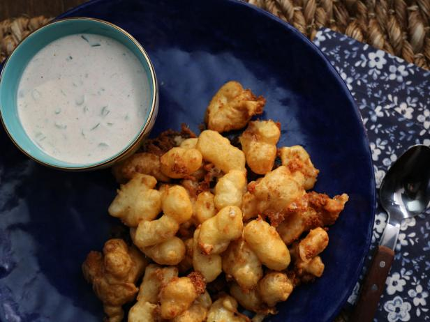 @AcademicChatter I'm from Wisconsin and living in Minnesota, so I have to rep the fried cheese curds with ranch.

#deliciousandnutritious
