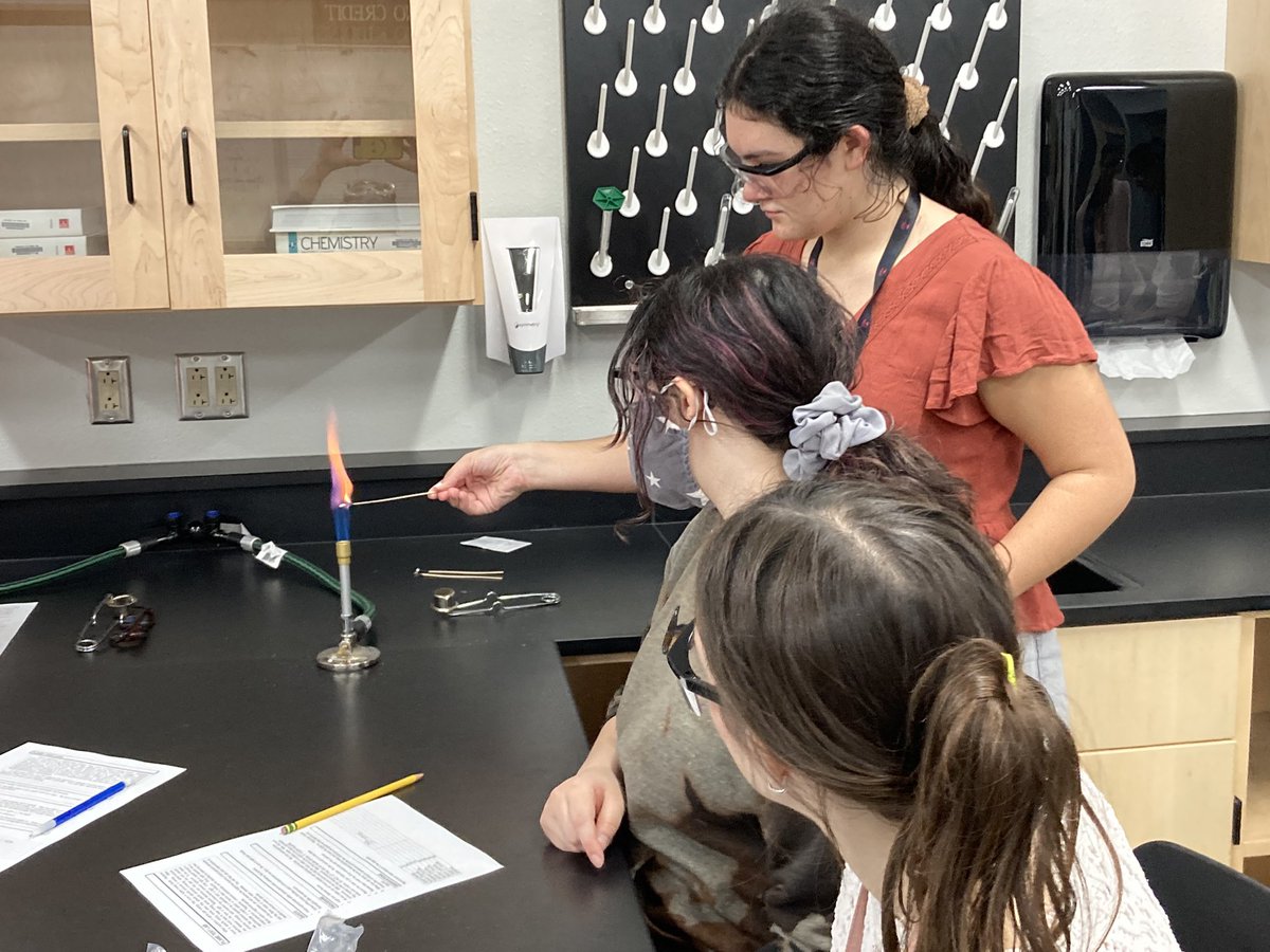 hccphsap's tweet photo. Got to start the day out learning about fashion design and the effect heat has on difficult chemical compounds. So cool! Thank you @leslie_weil and @bevmsharp for inviting me in today! #studentfortheday #neverstoplearning https://t.co/c5pltzQaUx