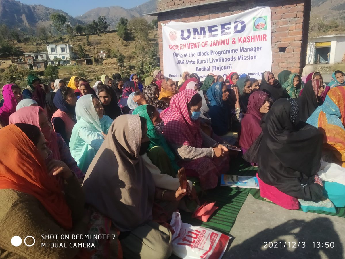 BpmBudhal's tweet photo. #JKRLM #Budhal organized a mega Awareness Prog at #peeri in which differentg departments aware #SHG members about ongoing Center/UT sponsored schemes also hybrid seeds from agriculture dept distributed to among women
@MDJKSRLM
@FOBRajourijk
@DioRajouri
@naseemliaqat
@RGSAJK https://t.co/pV9arhrfDI