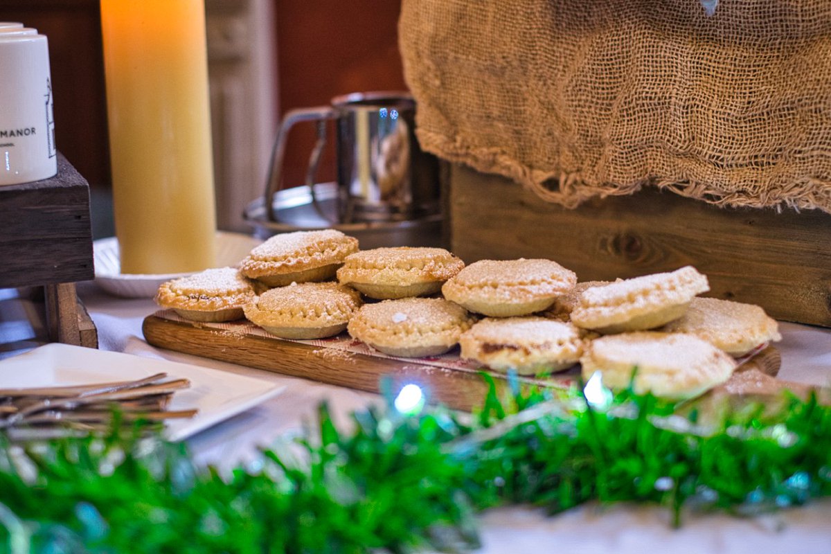 fsmschool's tweet photo. Today our amazing Chef Matt and his team put on a Festive Feast of food in our Front Hall for our pupils and staff to enjoy. Absolutely delicious! 

What an amazing treat, thank you so much to you all 🎄 🎅 🍰

#Festivefood #prepschool #independentschool #Hampshire #Christmas https://t.co/zcYWcp7t9x
