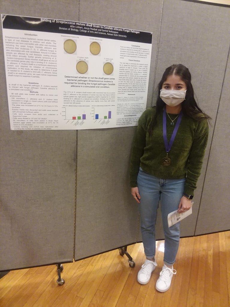 kstatebio's tweet photo. Congratulations to our freshman students that were part of the Exploring Scientific Research CAT Community mentored by Ruth Welti. They presented their work at the Undergraduate Research Symposium sponsored the Office of Research and Creative Inquiry at the K-State Union. https://t.co/rcKCRTytaT