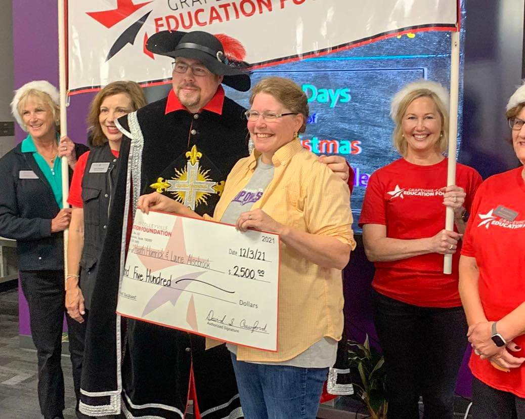 iUniversityPrep's tweet photo. All the Owl professors and staff came together today to celebrate each other, the season, and the greatest virtual school in the nation. #ExcellenceAnywhere @GCISD @GCISDEdFound https://t.co/435HtbtLbp