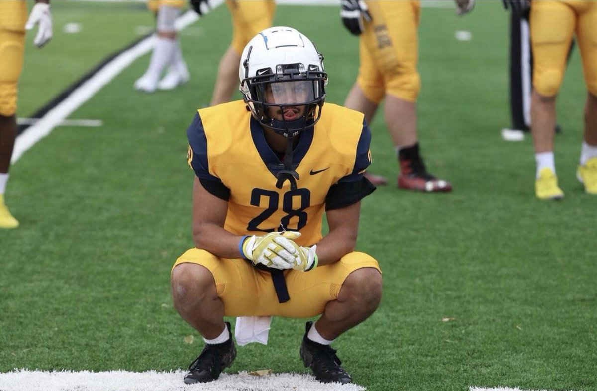 its_jojo58's tweet photo. After a great talk with @CoachAdamKiefer I am blessed to say I have received an offer from Concordia University, St. Paul💙💛
@CHSCobraFB 
@JosephO24 
@BrianBelles3 
@CoachPerrone 
@lmzworld_ https://t.co/A2903emx3K