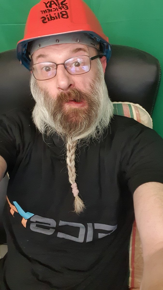 blidis_a's tweet photo. so there was someone who thought I should braid my beard? what does the old bastard look like? 😍#bearb https://t.co/AaopEDyeQ5