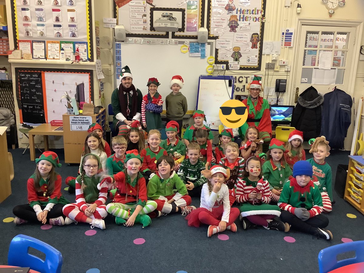 HendreInfants's tweet photo. Dosbarth 🦊 and 🦉 got into the magical spirit of #ElfDay for @alzheimerssoc. They were so kind in raising money and making all of their teachers smile and laugh! There were a few cheeky tricks involved too 🙊. #Parents #ElfDayAlzheimer https://t.co/FlJqv8o07Z