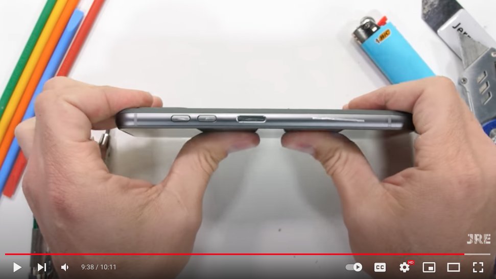 We always say our phones are built to last... but don’t just take our word for it! <a href="/ZacksJerryRig/">JerryRigEverything</a> put our #Fairphone 4 through a scratch test, burn test and bend test. 
See how we did 💪  : bit.ly/3xP8gIR