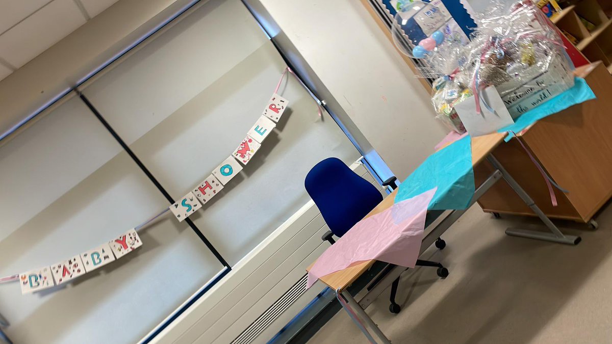 MrsCarson15's tweet photo. Thank you to all the staff, children &amp; families for their kindness and generosity to me &amp; Baby C. I appreciate it so much. Special thanks to Primary 7, for my banner! @StTeresasPS https://t.co/ebaumkHuGe