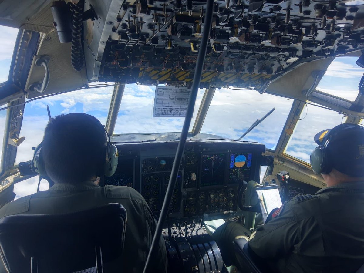 fapperu's tweet photo. #FapAhora | El avión Hercules KC-130 aterriza en Chachapoyas llevando personal del @MINPRODUCCION y 4 000 kilos de ayuda humanitaria para Amazonas, lugar desde donde se realizarán, hoy, puentes aéreos hacia Jaén, en favor de las personas afectadas por el terremoto. (1/2) https://t.co/6wIEZrkJ3s