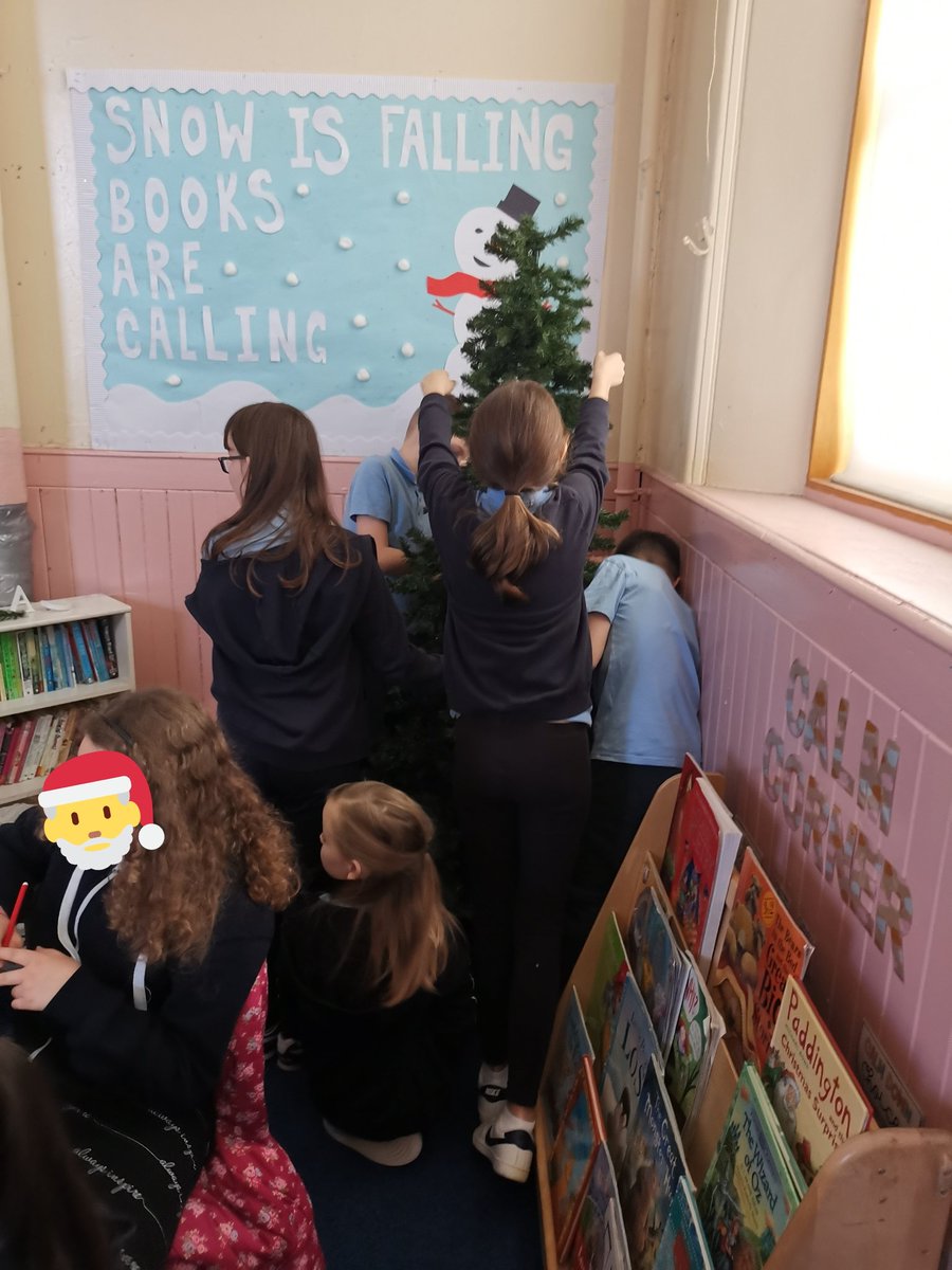 CrothersMiss's tweet photo. It's beginning to look a lot like Christmas in P6a! 🎄🎅😍 https://t.co/3SIBCZ0xW1