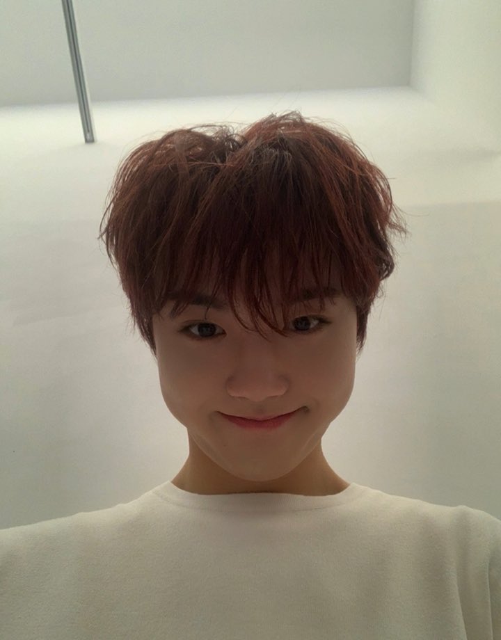 bu fotografta asırı junkyuya benzettim nedenn bilmiyorum