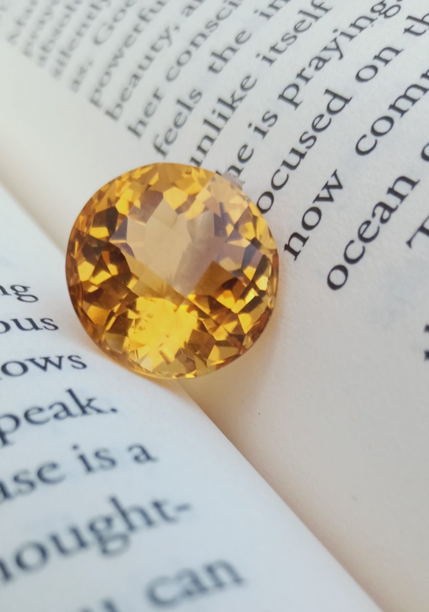 ston_el's tweet photo. The Yellow Citrine
A picture of Gem exist in real-world whom which inspired https://t.co/hdCBWhvEGG