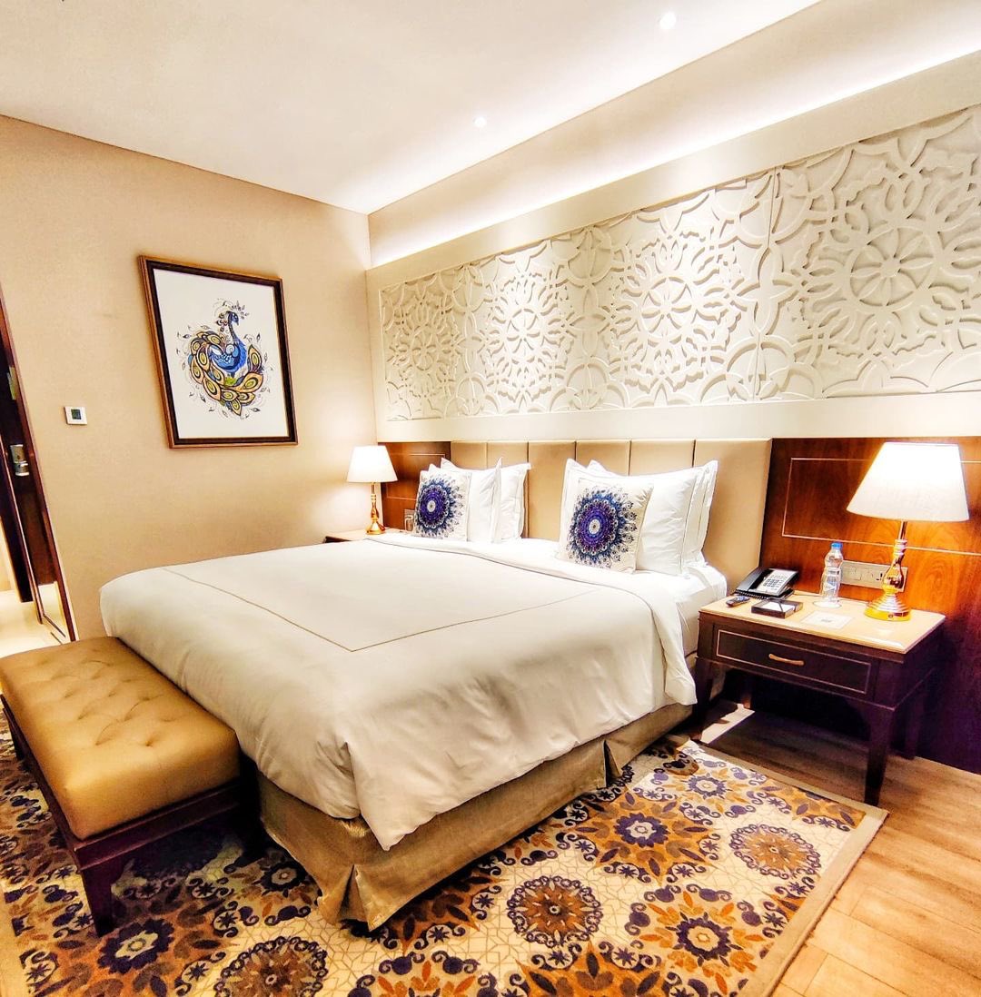Taj_Skyline's tweet photo. Relax and unwind with a staycation at #TajSkyline, where we redefine unmatched grandeur and complete serenity💫

Picture by: @desifoody

#SuiteExperience #Staycation #ReimaginingTheSkyline #TajHotels
#Ahmedabad https://t.co/Z10gtaDvEk